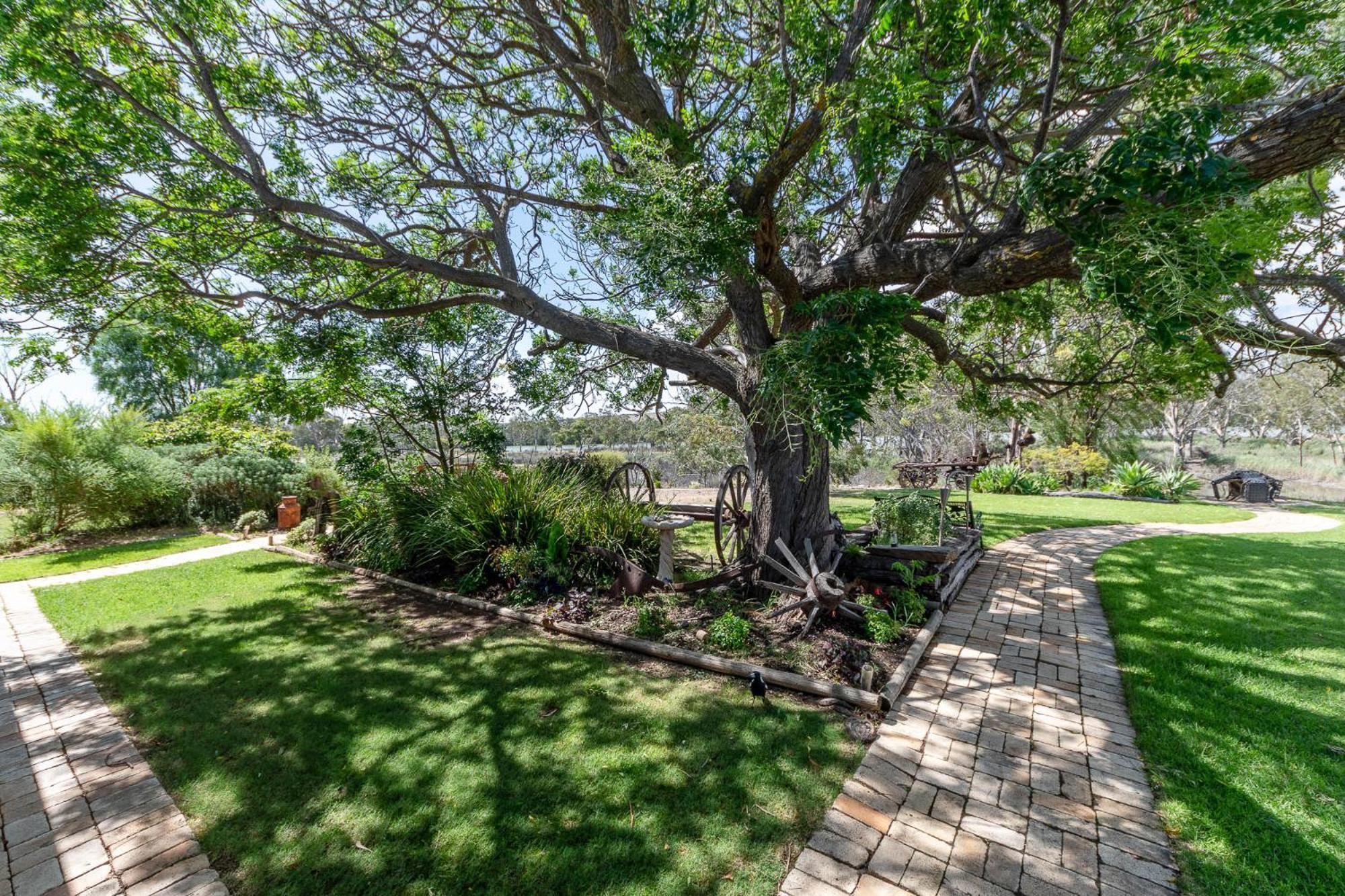 Lake Bywater Cottage Walker Flat Exterior photo
